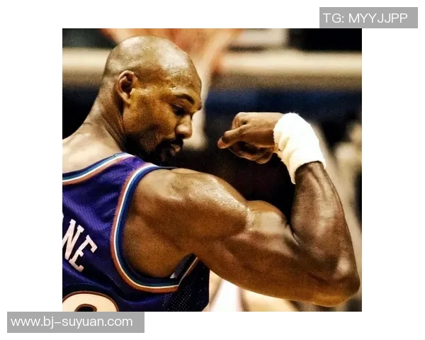 足球球星为何选择穿紧身衣提升表现和舒适度背后的科学原理与优势分析 足球球星为何选择穿紧身衣提升表现和舒适度背后的科学原理与优势分析