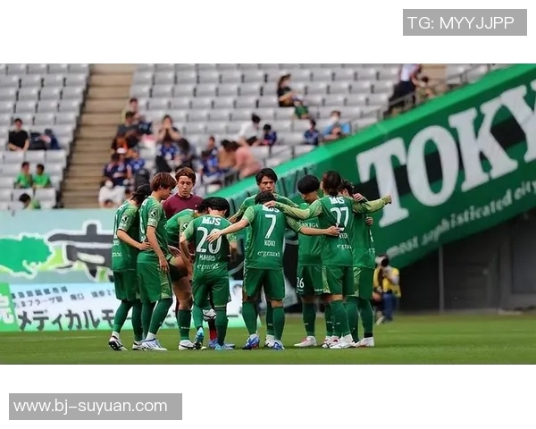 新生代足球巨星横空出世引领绿茵赛场激情与未来希望